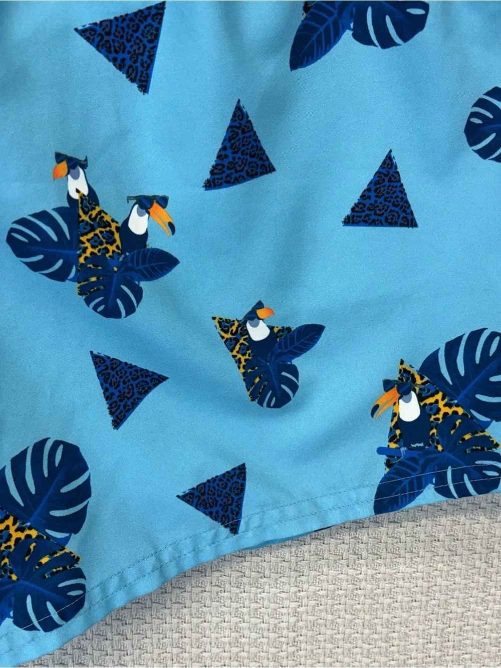 Oakley Men’s Toucan Tropics Beach Bathing Suit Shorts Large Blue Beach Fun EUC